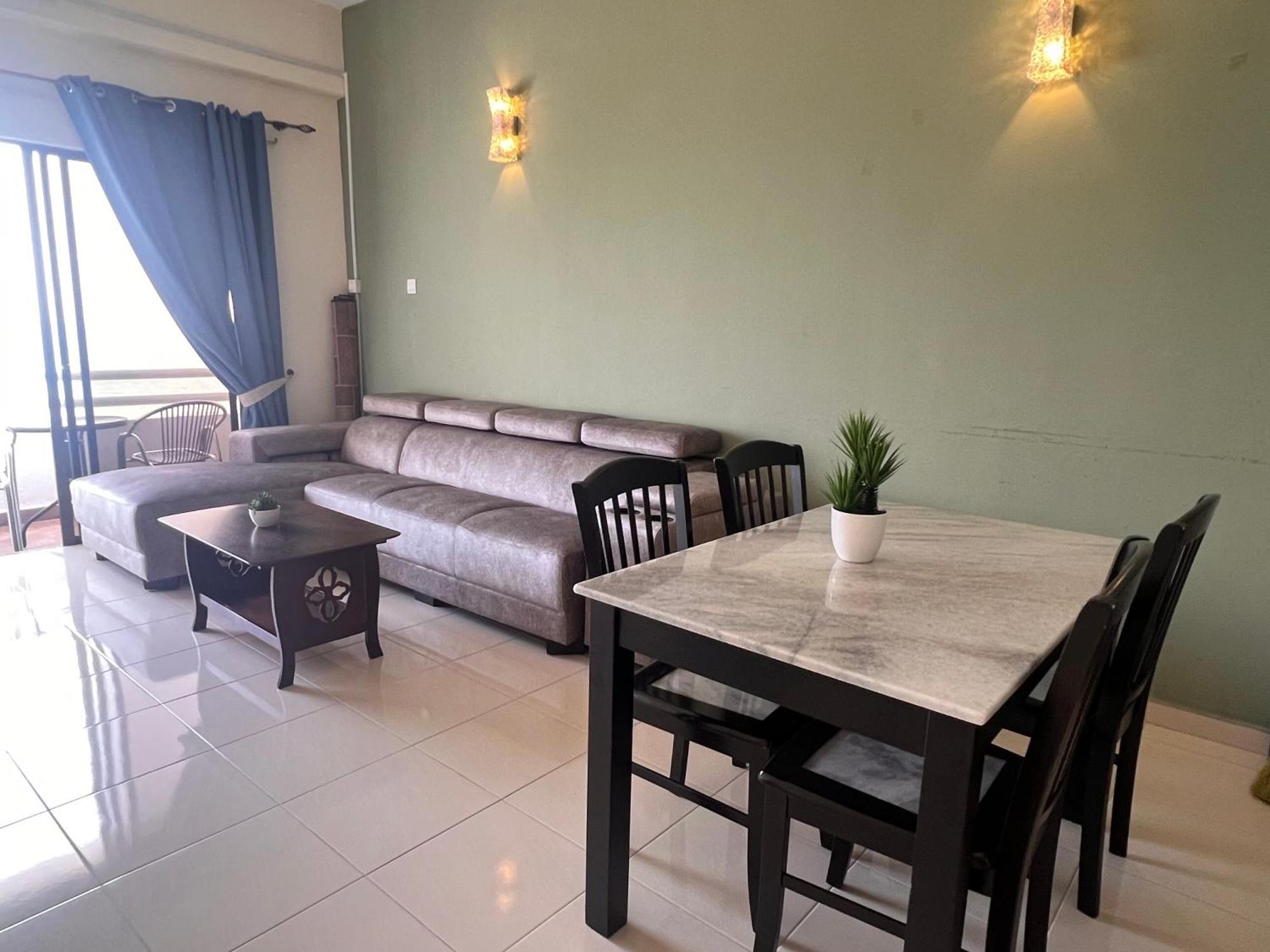 דירות Tanjung Tuan Regency Port Dickson 1 Carpark מראה חיצוני תמונה
